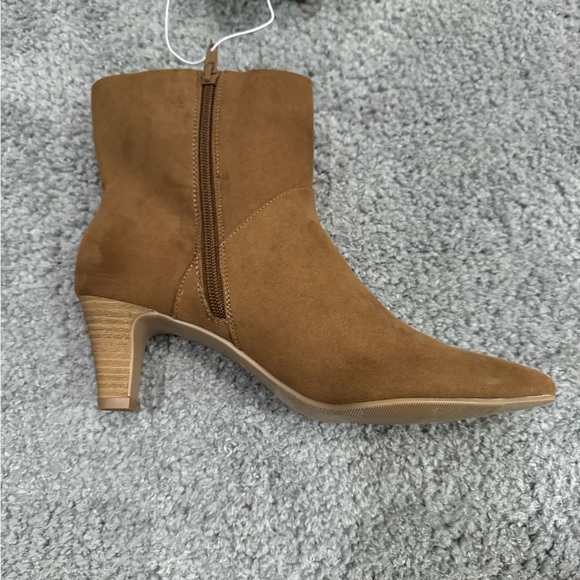 Boots - Picture 5 of 5